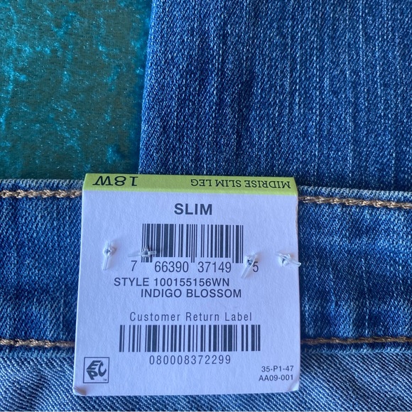 Style & Co Slim Leg Jeans NWT - Picture 3 of 4